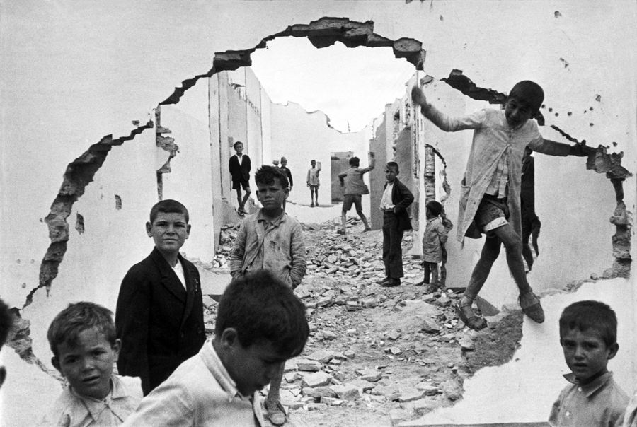 cartier-bresson_spain_espagne_españa_sharbat_gula_mccurry_national_geographic_afghanistan_taliban_kabul_kaboul_refugee_pakistan_photographer_civil_war